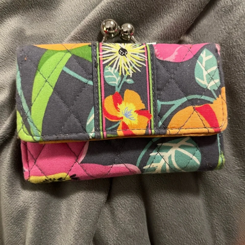 Vera Bradley wallet - Picture 1 of 4